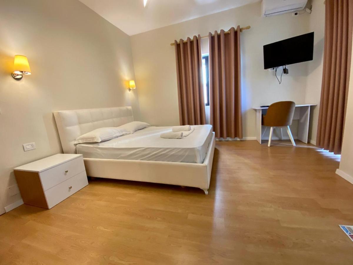 Hotel Globo Durrës Exteriör bild