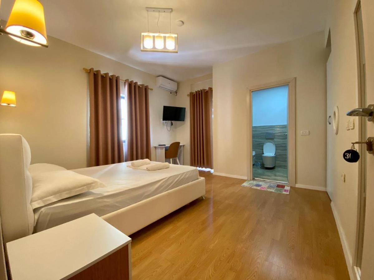 Hotel Globo Durrës Exteriör bild