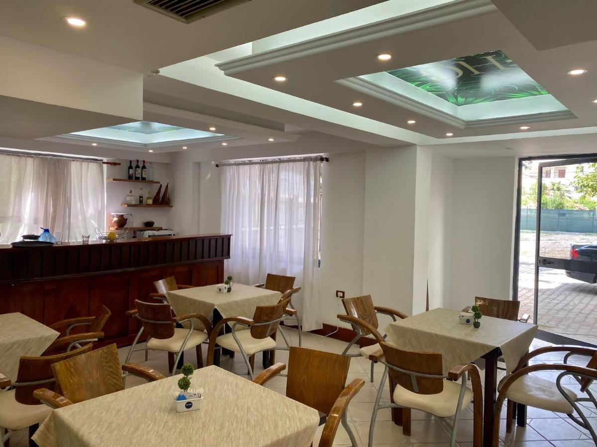Hotel Globo Durrës Exteriör bild