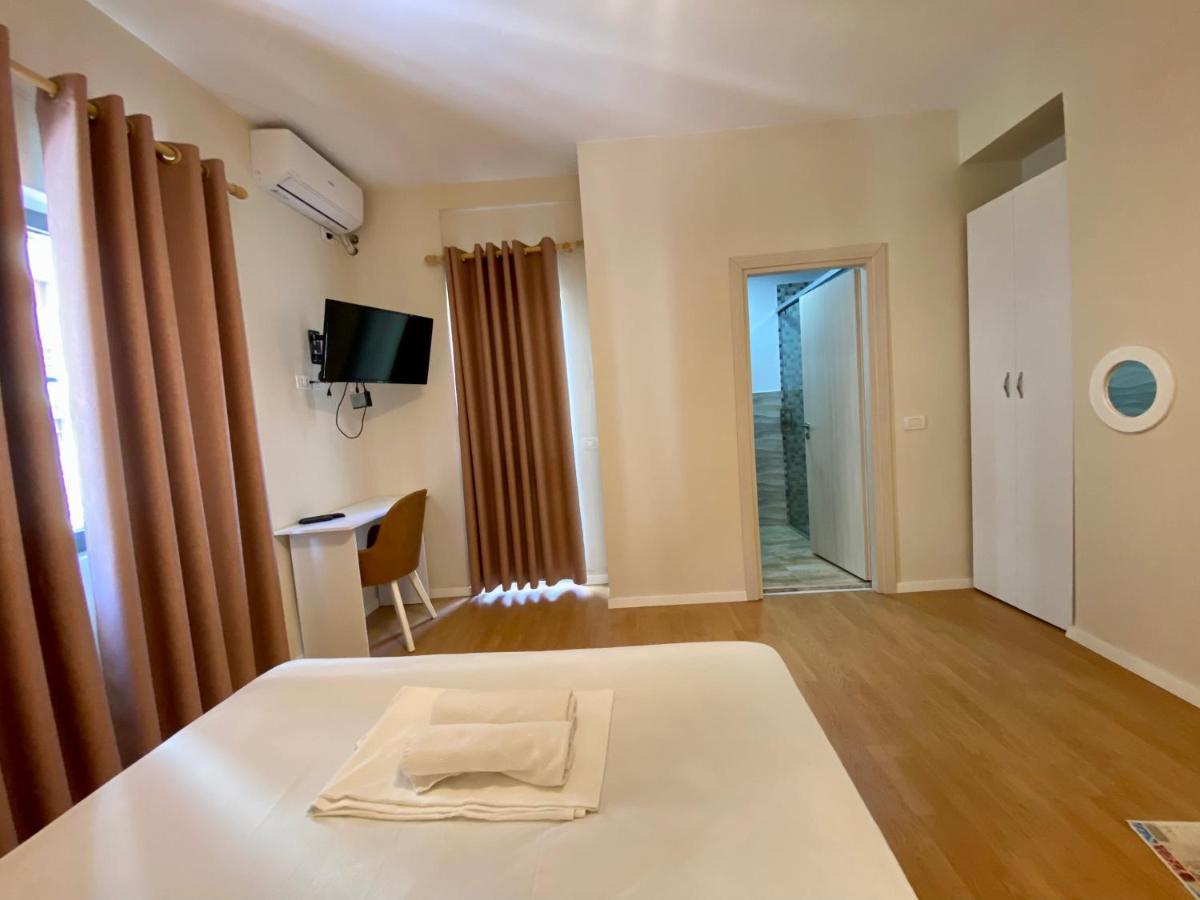 Hotel Globo Durrës Exteriör bild