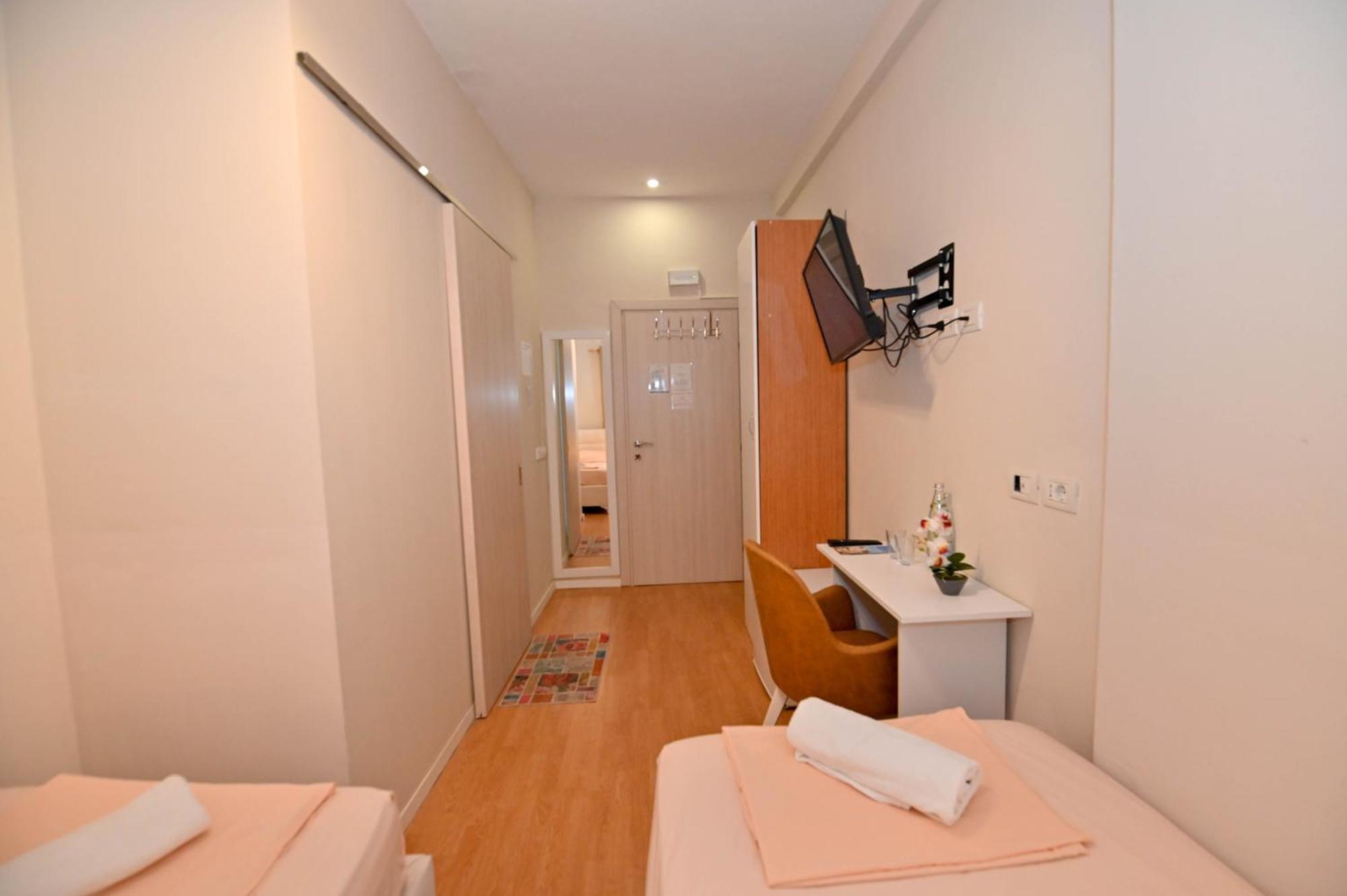 Hotel Globo Durrës Exteriör bild
