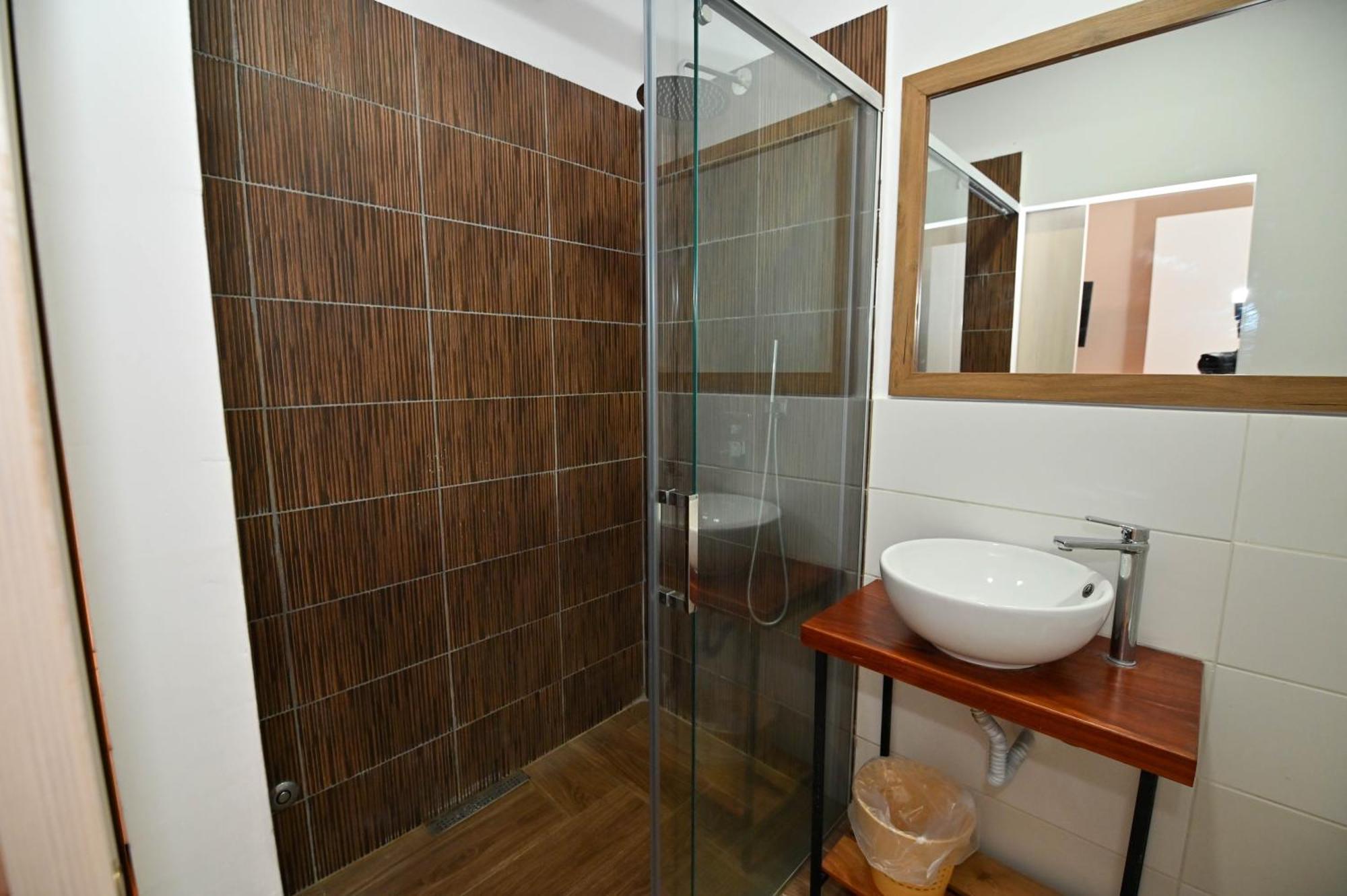 Hotel Globo Durrës Exteriör bild