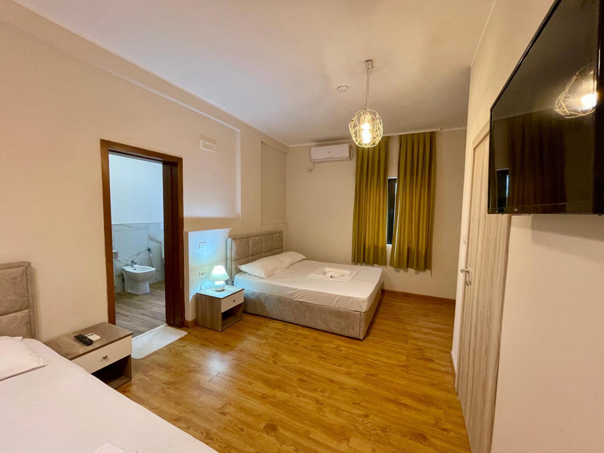 Hotel Globo Durrës Exteriör bild